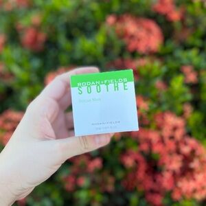 BNIB Rodan + Fields Soothe Rescue Mask